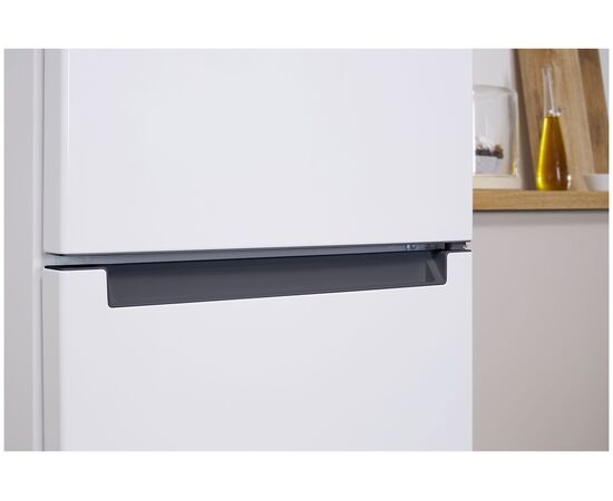  Холодильник Indesit DS 3200 W белый 